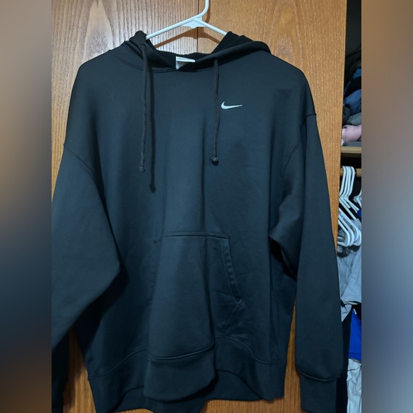 black Nike hoodie - Picture 1 of 1